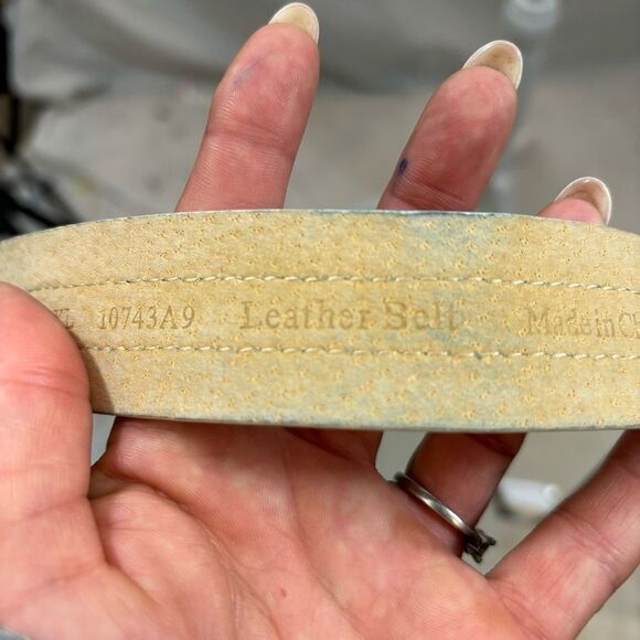 Ladies White Genuine Leather Belt with Silver Hardware Size XL - Picture 11 of 14